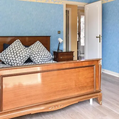 Stunning In De Bearn W/ 3 Bedrooms *