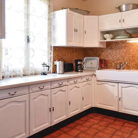 Дом отдыха Stunning In De Bearn W/ 3 Bedrooms Сали-де-Беарн